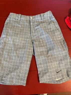 Nike Light Gray Windowpane Golf Shorts medium boys